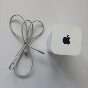 Apple AirPort Extreme A1521/ME918LL/A Gen6 - 802.11ac WiFi Router